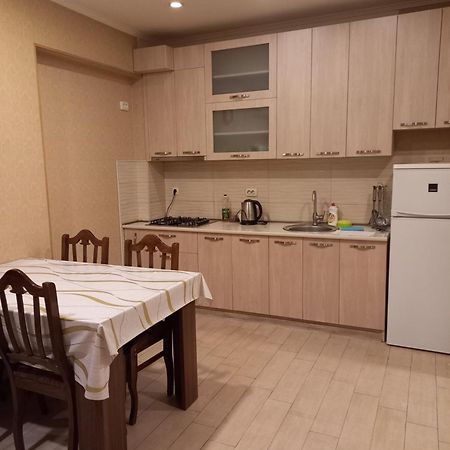 Grigol'S Apartament Tbilisi Buitenkant foto