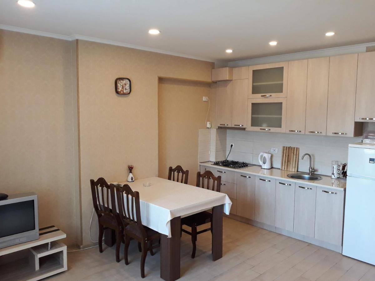 Grigol'S Apartament Tbilisi Buitenkant foto